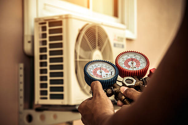 Professional Hvac technician working in Garden City, SC